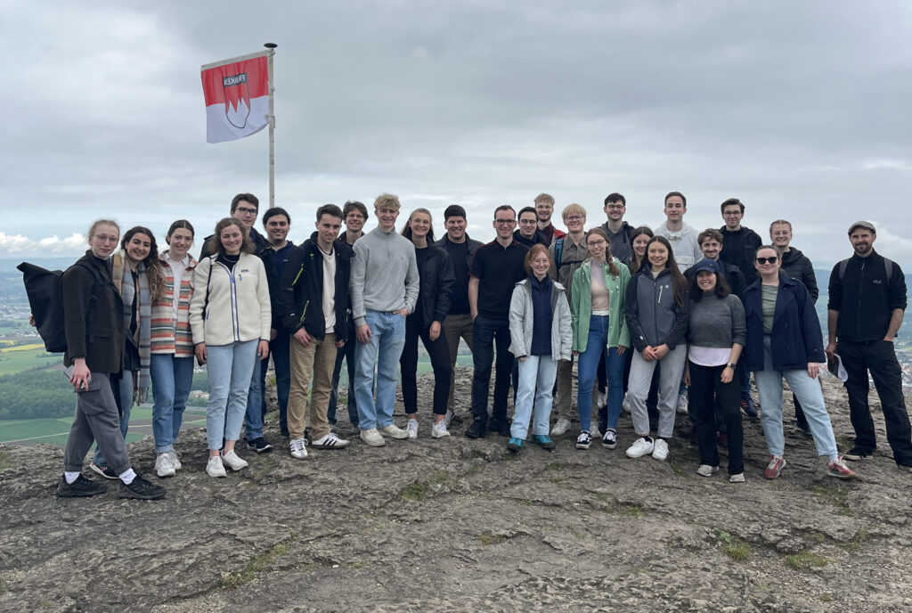 Die Stipendiatengruppe an der FAU Erlangen war zum selbstgestalteten Seminar in Banz - und auf dem Staffelberg.