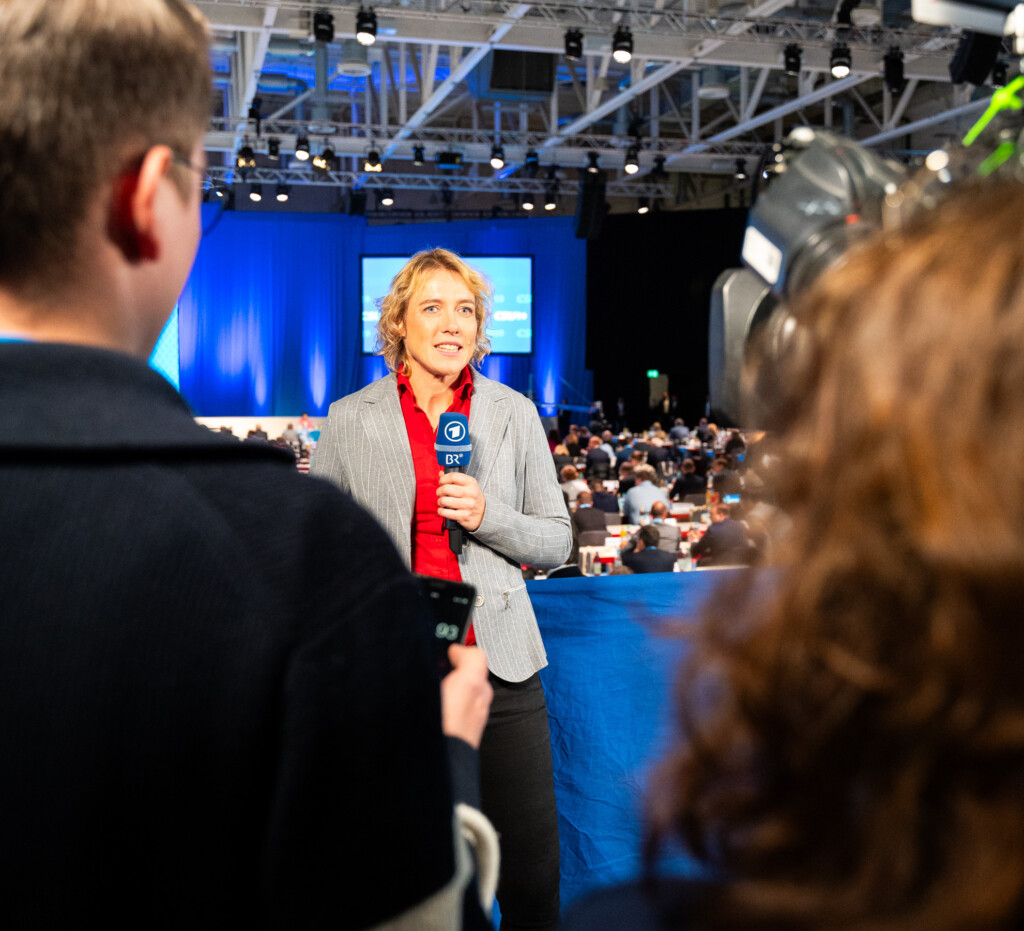 JFS-Stipendiaten „behind the scenes" mit Eva Eichmann vom BR
