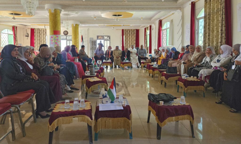 Abschlusszeremonie mit Schülerinnen, Lehrerinnen und Ehemännern (Foto: Sophia Maier)