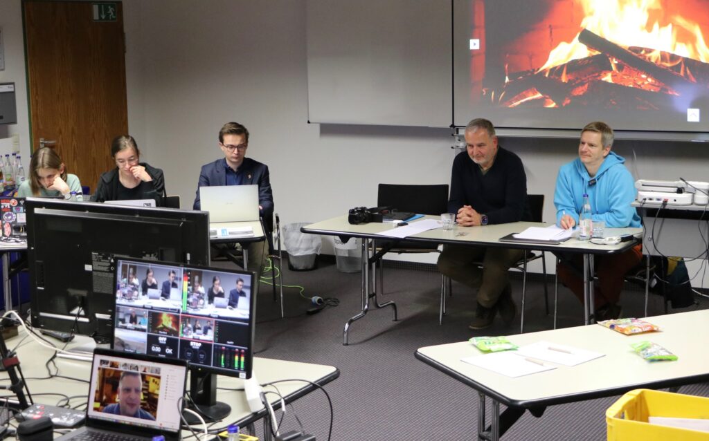 Hybrides Kamingespräch (Foto: V. Göbner)