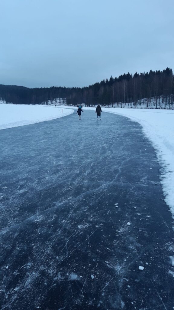 Eisiges Vergnügen – Schlittschuhlaufen auf dem Sognsvann-See